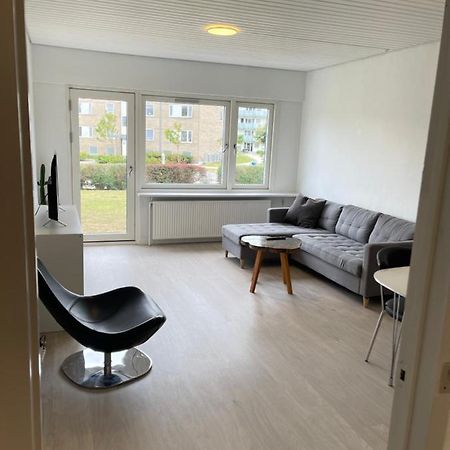 Hyggelig 2 Vaerelses Lejlighed - Med Fri Parkering Apartment Norresundby Exterior photo